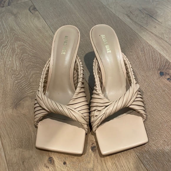 Alias Mae Lew Heel in Natural / Nude Leather - Picture 2 of 9